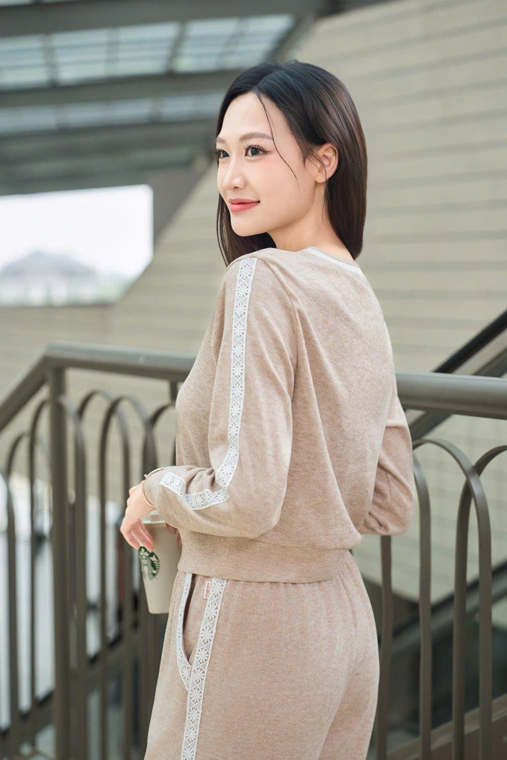 Bộ dài tay nỉ tăm lông cừu cổ tròn phối viền ren Cardina