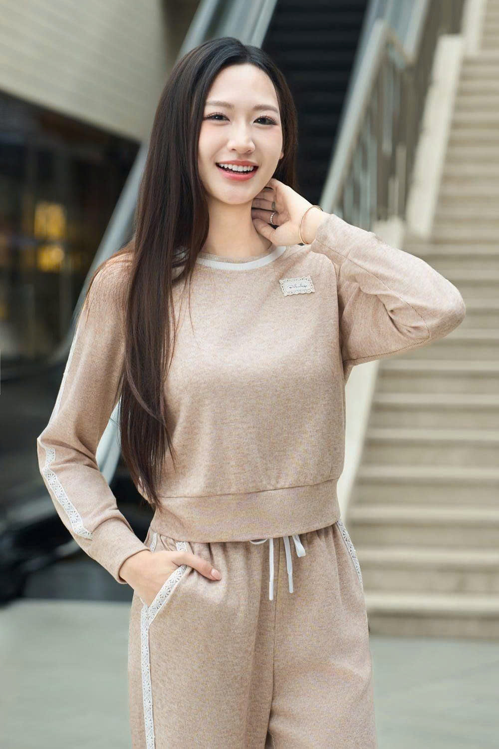 Bộ dài tay nỉ tăm lông cừu cổ tròn phối viền ren Cardina