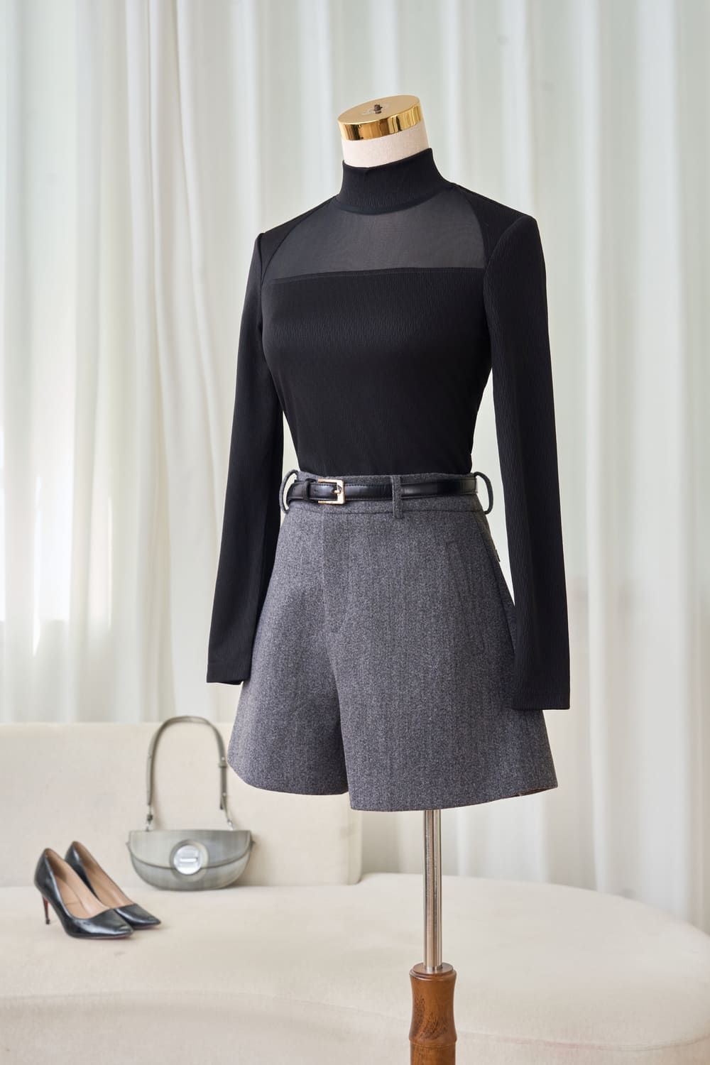 Quần sooc dạ Wooly dáng suông 2 lớp lót Habutai Cardina