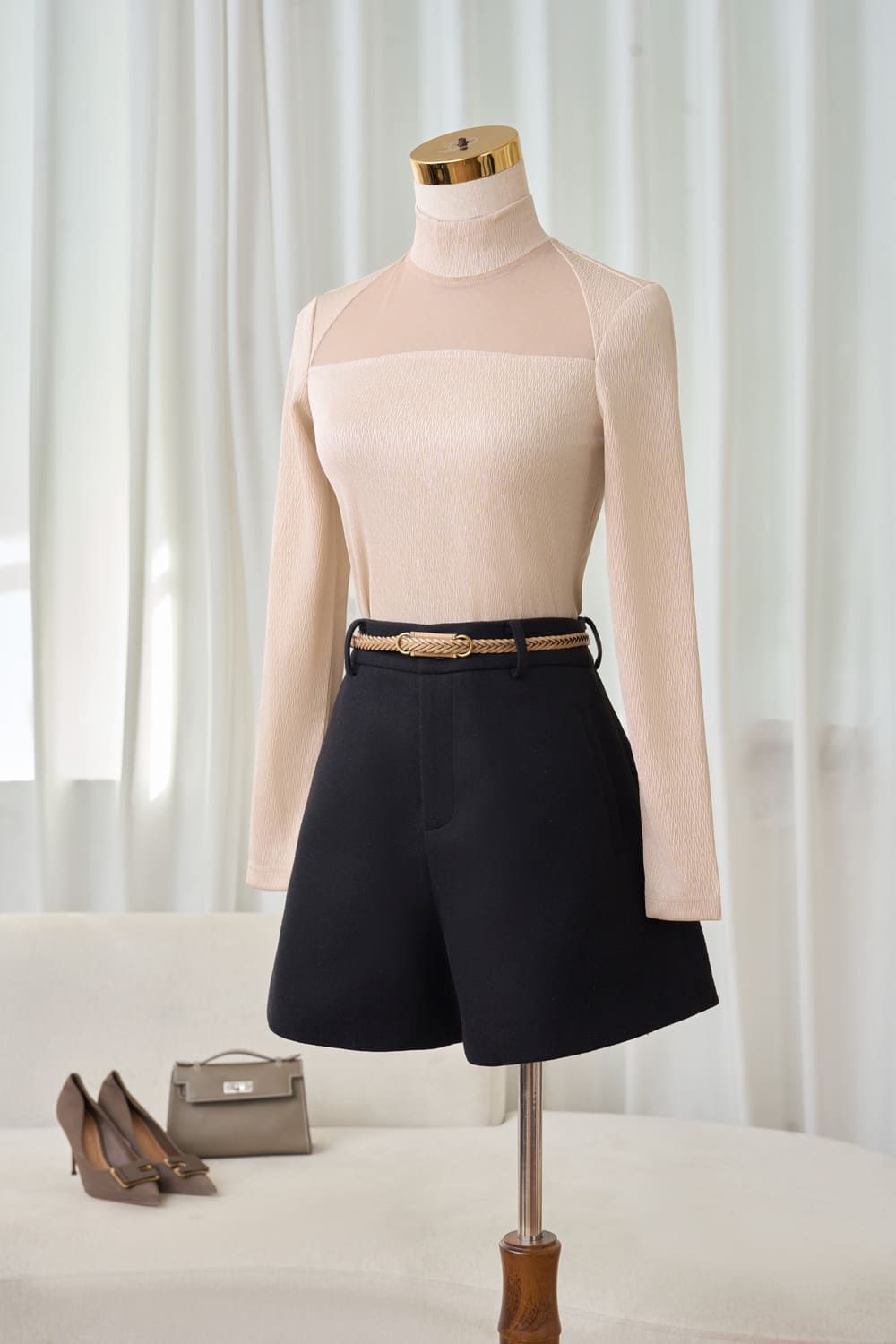 Quần sooc dạ Wooly dáng suông 2 lớp lót Habutai Cardina