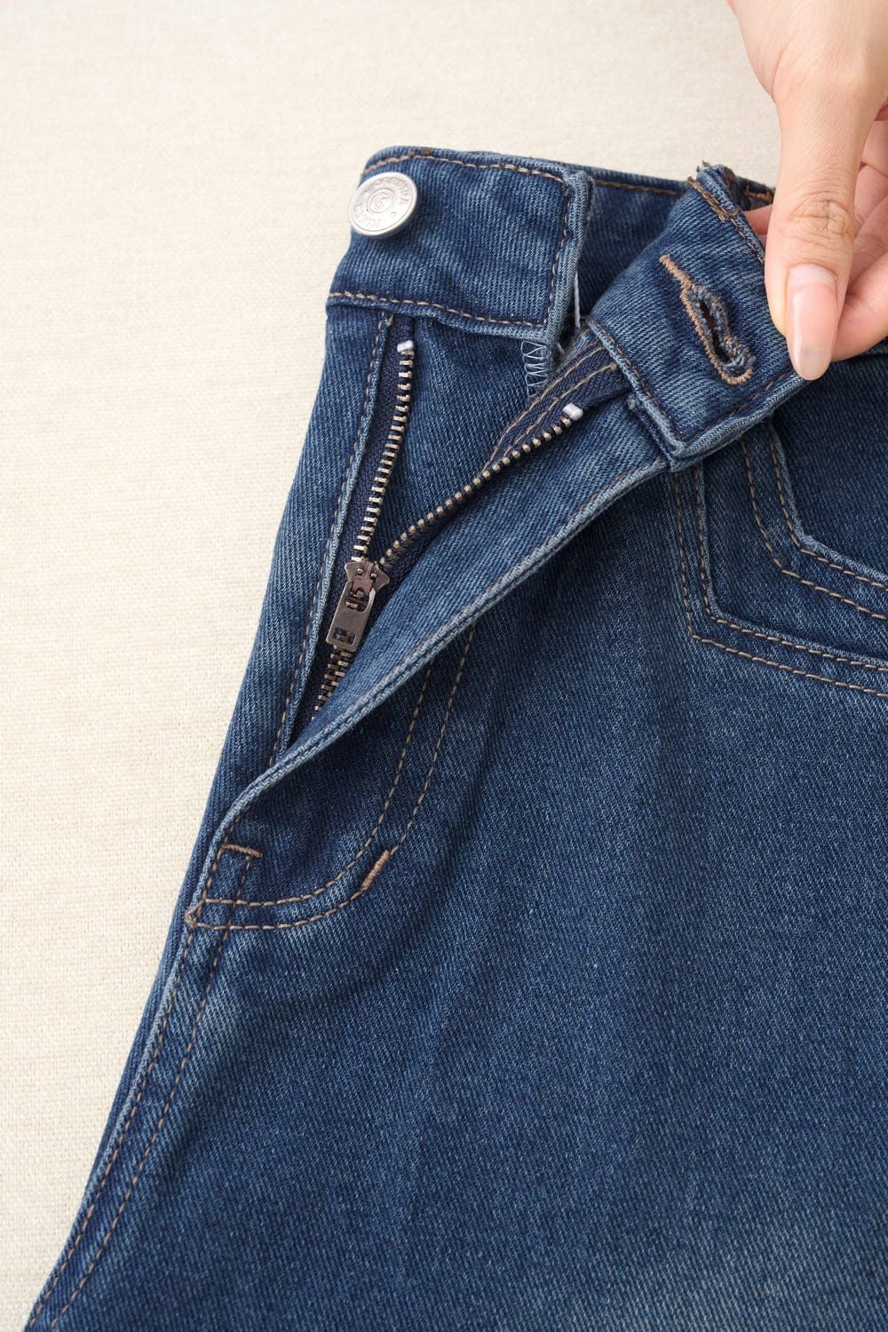 Quần jeans nữ Cardina dáng suông cạp cao mài nhẹ