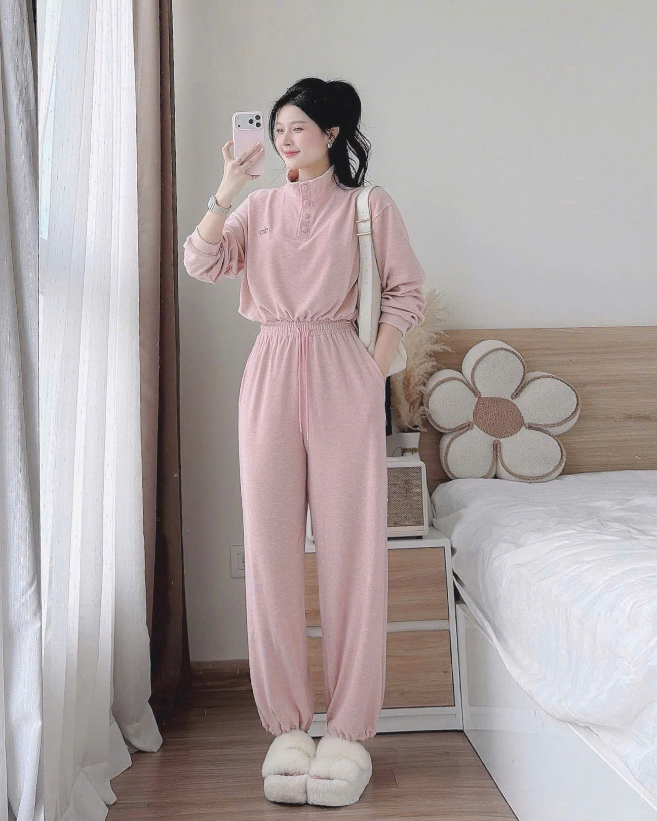 Bộ nỉ nữ cổ cao cúc bọc thêu logo ngực