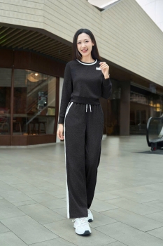 Bộ dài tay nỉ tăm lông cừu cổ tròn phối viền ren Cardina