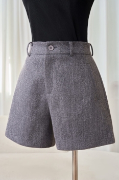 Quần sooc dạ Wooly dáng suông 2 lớp lót Habutai Cardina