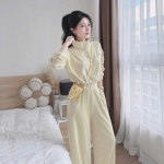 Bộ nỉ nữ cổ cao cúc bọc thêu logo ngực