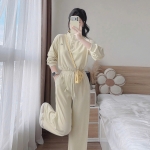 Bộ nỉ nữ cổ cao cúc bọc thêu logo ngực